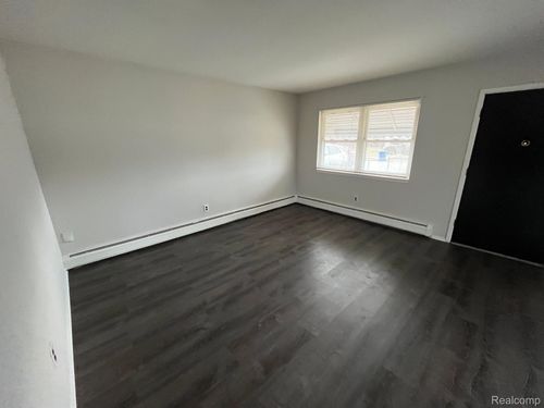 20882 Helle Ave, Warren, MI, 48089-4923 | Card Image