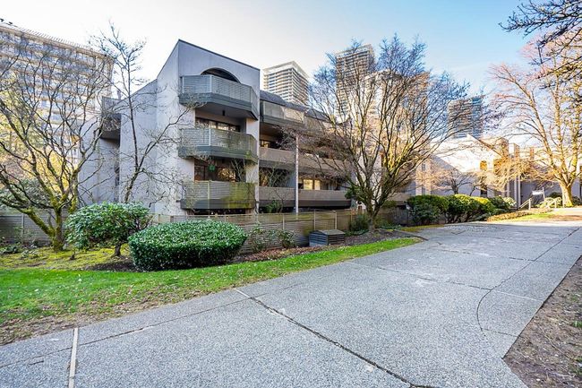 103 - 1955 Woodway Place, Condo with 1 bedrooms, 1 bathrooms and 1 parking in Burnaby BC | Image 1
