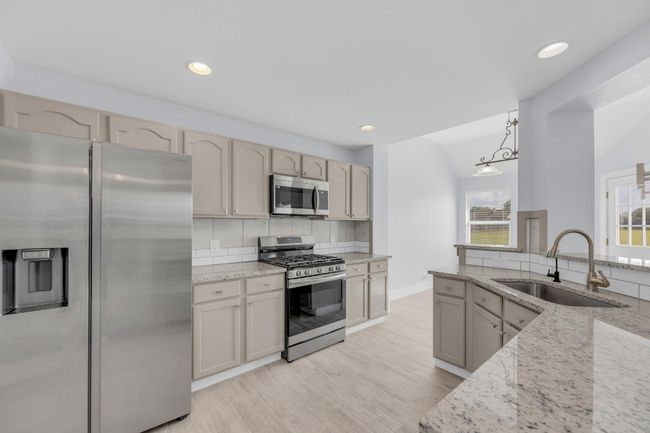 131 Martin Crossing Dr, House other with 3 bedrooms, 3 bathrooms and null parking in Cedar Creek TX | Image 5