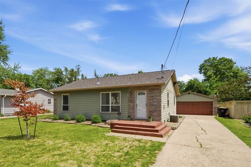 655 3rd St, Waukee, IA, 50263-9751 | Card Image