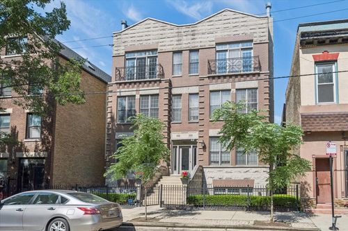 3n-2520 N Southport Ave, Chicago, IL, 60614-2125 | Card Image