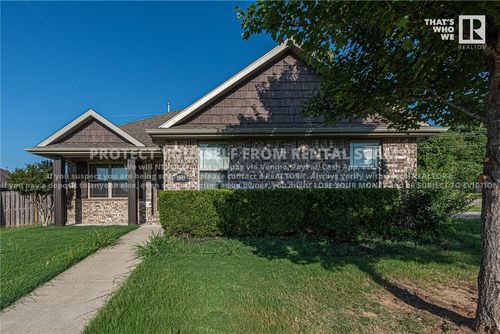 2893 N Seneca Ave, Fayetteville, AR, 72704-7112 | Card Image