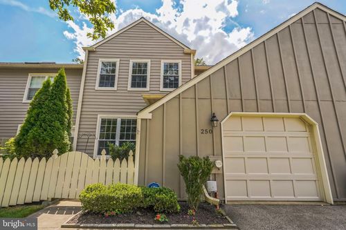 250 Tulip Tree Ct, BLUE BELL, PA, 19422-2822 | Card Image