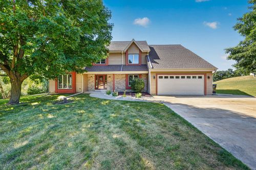 W248S6845 Sugar Maple Dr, Waukesha, WI, 53189-9214 | Card Image