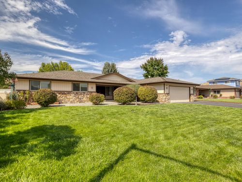 4036 Valinda Way, Klamath Falls, OR, 97603-7734 | Card Image