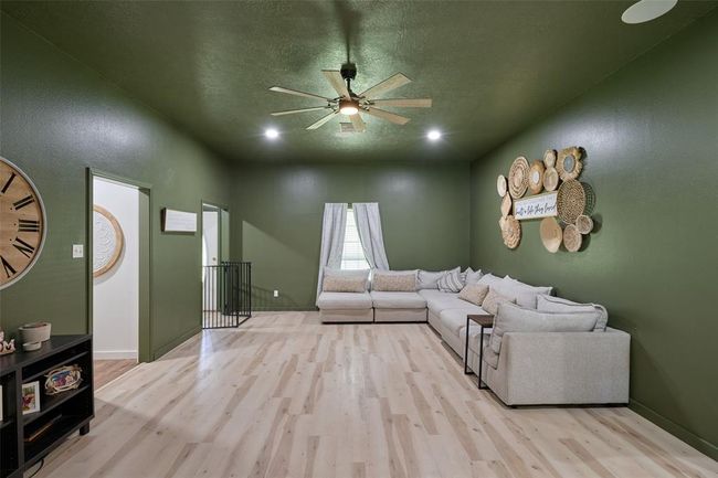 27548 Log Cabin Rd N, House other with 4 bedrooms, 2 bathrooms and 2 parking in Montgomery TX | Image 18