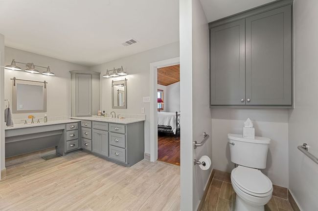 Lots of cabinet storage! | Image 14