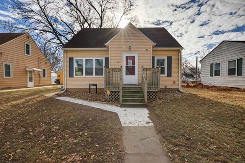 813 Kern St, Waterloo, IA, 50703-5639 | Card Image