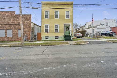 38 North St, Menands, NY, 12204-2629 | Card Image