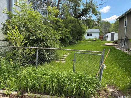 1447 Mcintosh St, Regina, SK, S4T5C4 | Card Image