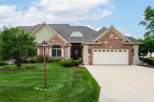 8741 S Avian Way, Franklin, WI, 53132-8020 | Card Image