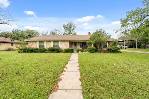 402 N Walnut St, Lacy Lakeview, TX, 76705-1382 | Card Image