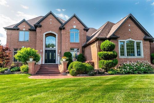 57629 Stonebriar Dr, Washington Twp, MI, 48094-3171 | Card Image