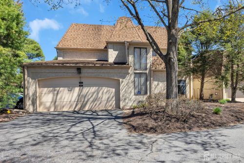 9 Carriage Pl, Edison, NJ, 08820-4022 | Card Image