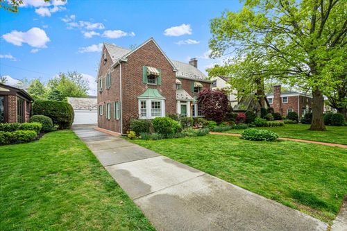 141 Tullamore Rd, Garden City, NY, 11530-1138 | Card Image