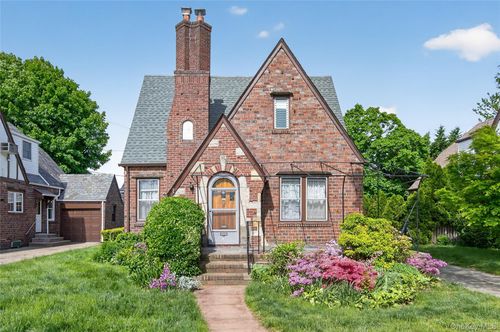 114 New Hyde Park Rd, Garden City, NY, 11530-3933 | Card Image