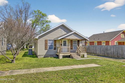 410 E 18th St, Baxter Springs, KS, 66713-2130 | Card Image