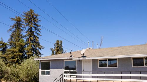 5 E Saginaw Way, Fresno, CA, 93704-4041 | Card Image