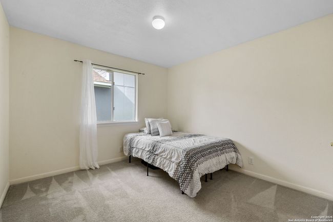 9511 Autumn Run Ln, House other with 3 bedrooms, 2 bathrooms and null parking in Converse TX | Image 17