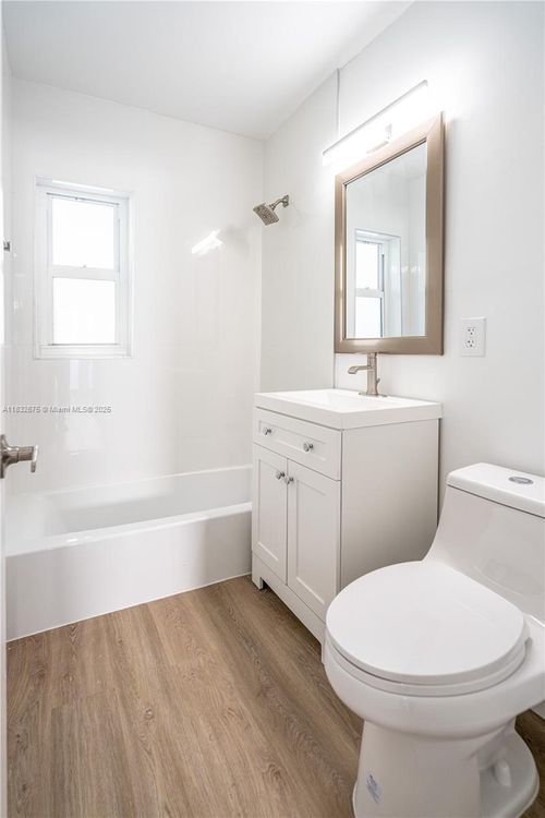 apt-8-117 S Shore Dr, Miami Beach, FL, 33141-3948 | Card Image