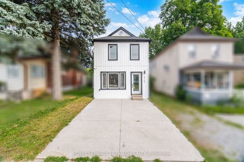 5759 Robinson St, Niagara Falls, ON, L2G2B3 | Card Image