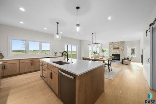 1517 W Autumn Cir Circle, Brandon, SD, 57005 | Card Image