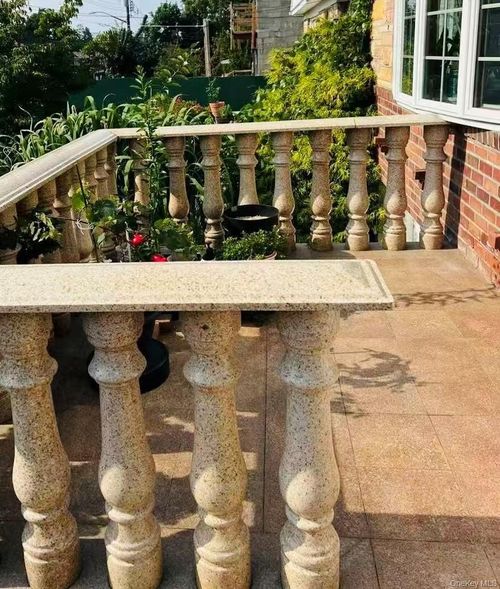 2643 211th St, Bayside, NY, 11360-2520 | Card Image