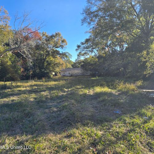 2206 8th St, Pascagoula, MS, 39567-5717 | Card Image