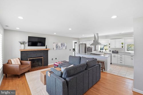 2209 Rollins Dr, ALEXANDRIA, VA, 22307-1517 | Card Image