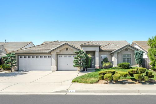 512 W Fallbrook Ave, Clovis, CA, 93611-7166 | Card Image