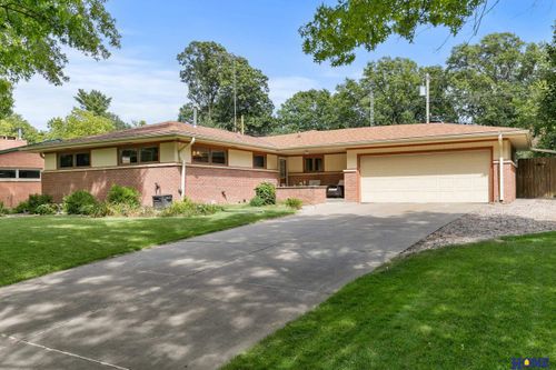 1610 Circle Dr, Lincoln, NE, 68506-1420 | Card Image