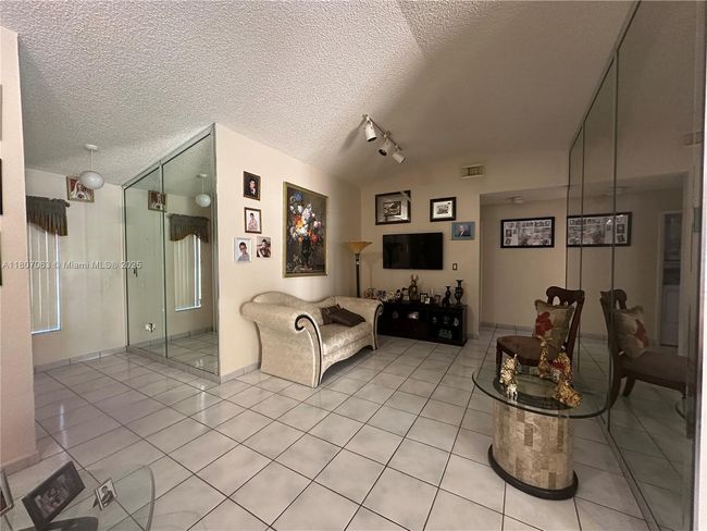 10075 Nw 129 Th Ter, House other with 3 bedrooms, 2 bathrooms and null parking in Hialeah Gardens FL | Image 5
