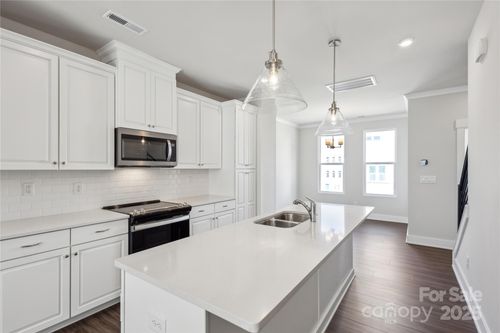 38-2013 Clarksdale Dr, Charlotte, NC, 28206-4059 | Card Image