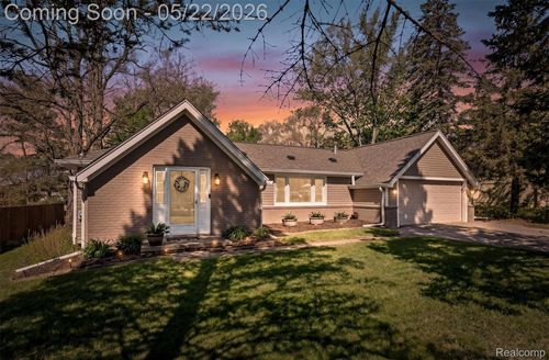 3525 Buss Dr, Commerce Township, MI, 48390-1013 | Card Image