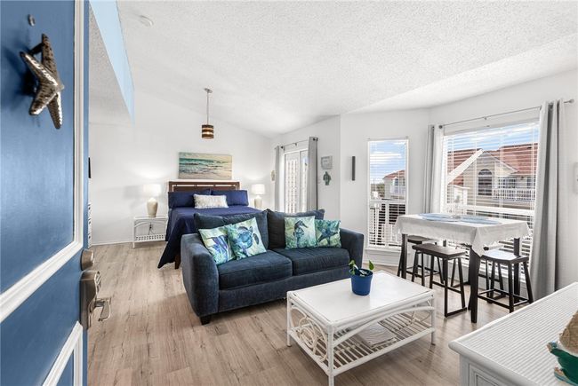 Come on in! Bright and Airy! | Image 5