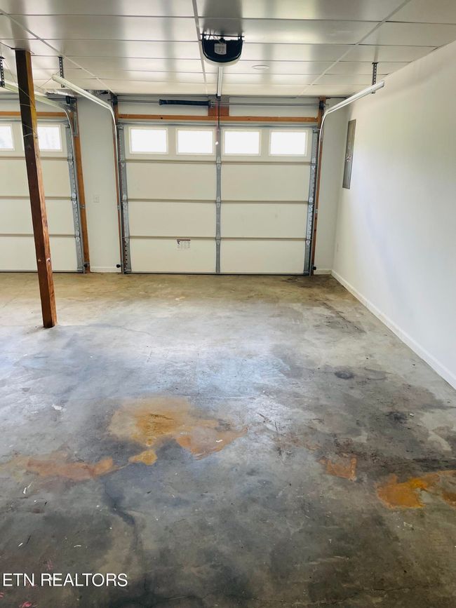 Garage space available for tenant | Image 10