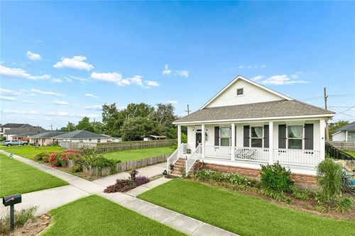 1324 Perrin Dr, Arabi, LA, 70032-2154 | Card Image