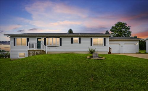 202 Wilson Ct, Anamosa, IA, 52205-9443 | Card Image