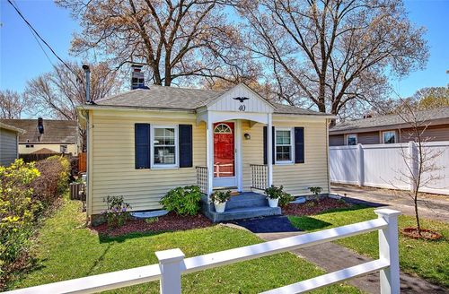40 Northup St, Warwick, RI, 02889-9219 | Card Image