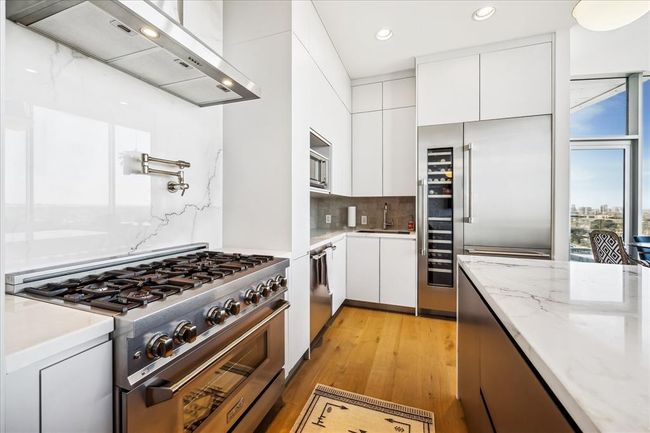 APT-17D - 2727 Kirby Dr, Condo with 2 bedrooms, 3 bathrooms and 3 parking in Houston TX | Image 5