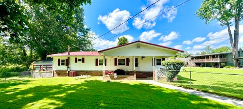 908 Manchester Ave, Middlesboro, KY, 40965 | Card Image