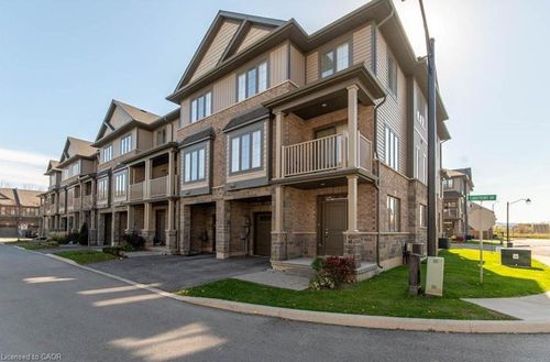 8 Lakefront Dr, Stoney Creek, ON, L8E0J3 | Card Image