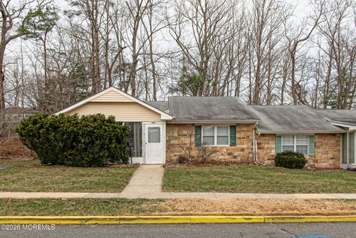 31 A Poinsetta Ct, Lakewood, NJ, 08701-8002 | Card Image