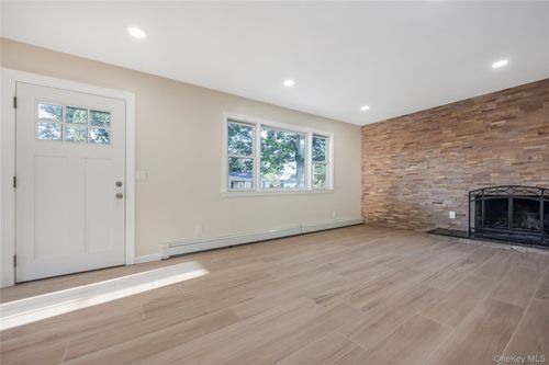 49 45th St, Islip, NY, 11751-1701 | Card Image