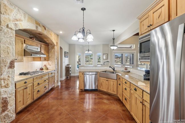 221 Cypress Estates Pkwy, House other with 3 bedrooms, 2 bathrooms and null parking in Ingram TX | Image 11