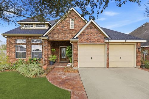 1821 Majestic Oak Dr, Pearland, TX, 77581-2520 | Card Image