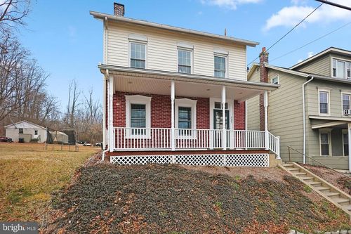 337 W Main St, Bath, PA, 18014-1011 | Card Image
