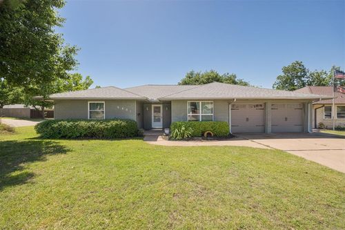 9801 Lancet Ln, The Village, OK, 73120-4032 | Card Image