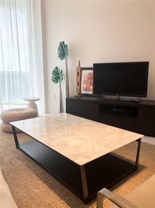 apt-805-15811 Collins Ave, Sunny Isles Beach, FL, 33160-4885 | Card Image