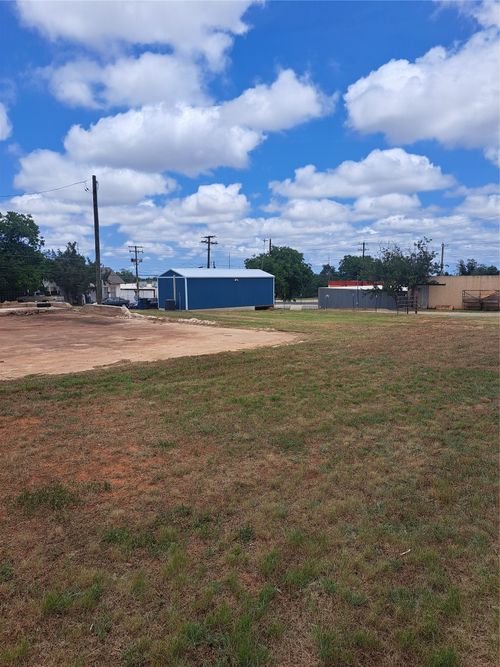 111 W Arkansas Ave, Sweetwater, TX, 79556-6413 | Card Image